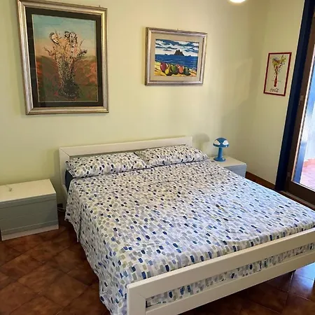 Roberto House - Taormina Mare Giardini Naxos