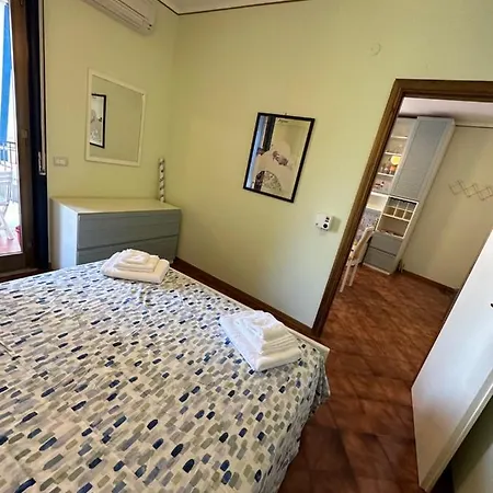 Roberto House - Taormina Mare Апартаменты *