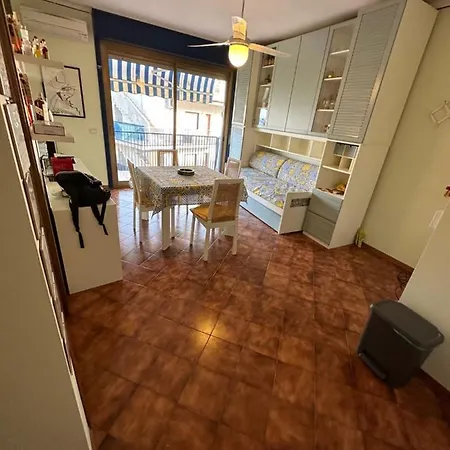 Roberto House - Taormina Mare Апартаменты *