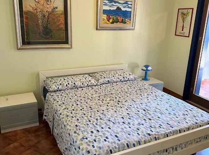 Roberto House - Taormina Mare Giardini Naxos